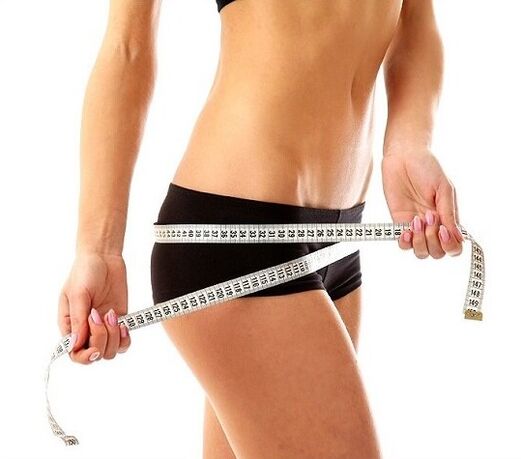 mesure des hanches après l'exercice pour perdre du poids
